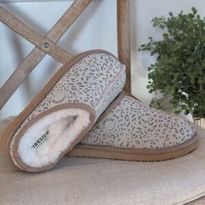 NWOT FIRESIDE Kids Cozy Leopard Slippers - Tan